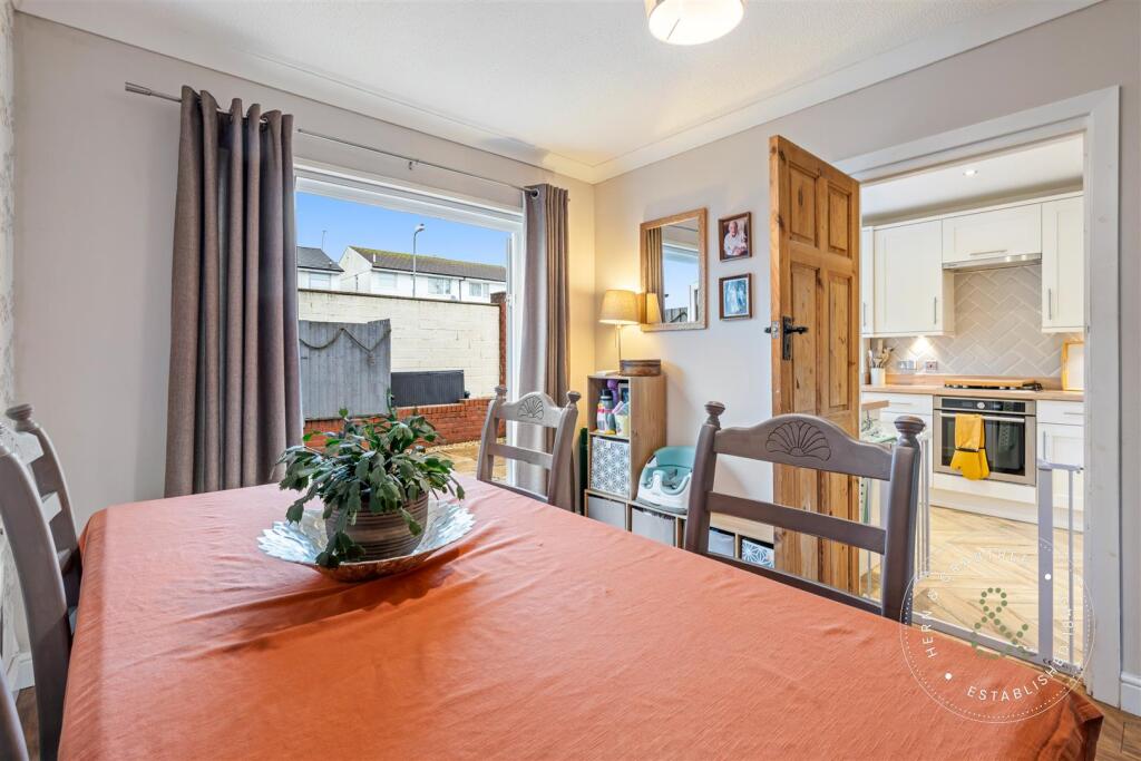 Bryn Pinwydden, Hern Crabtree (7).jpg