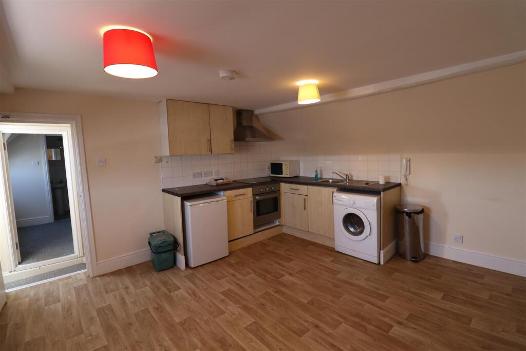 Lounge/Kitchen