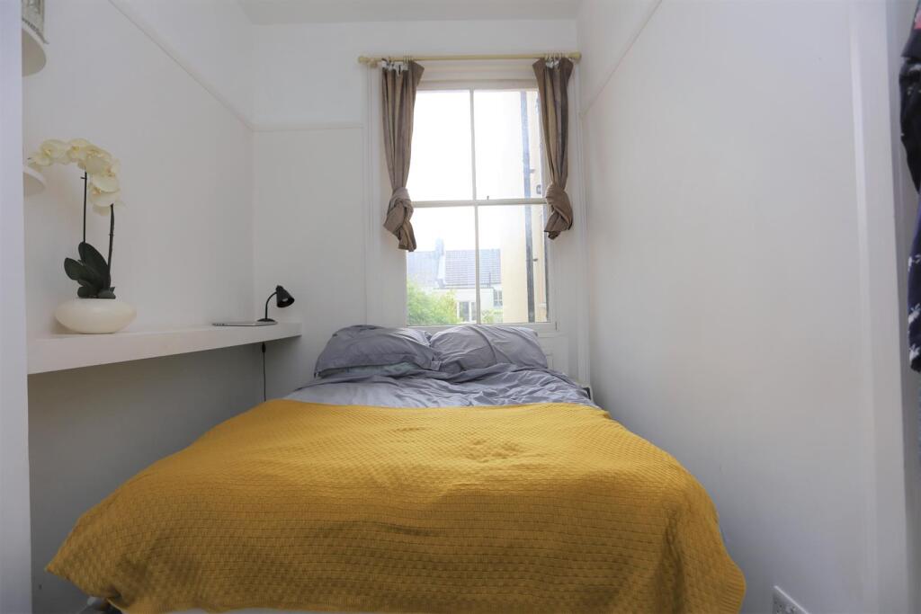 1, 52 Buckingham Road  Bedroom (1).JPG