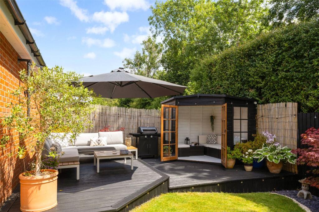 Deck &amp; Summerhoue