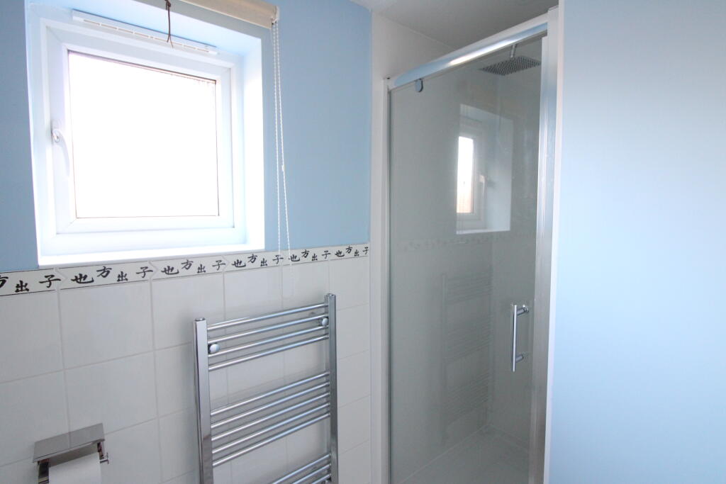 Ensuite 2.JPG