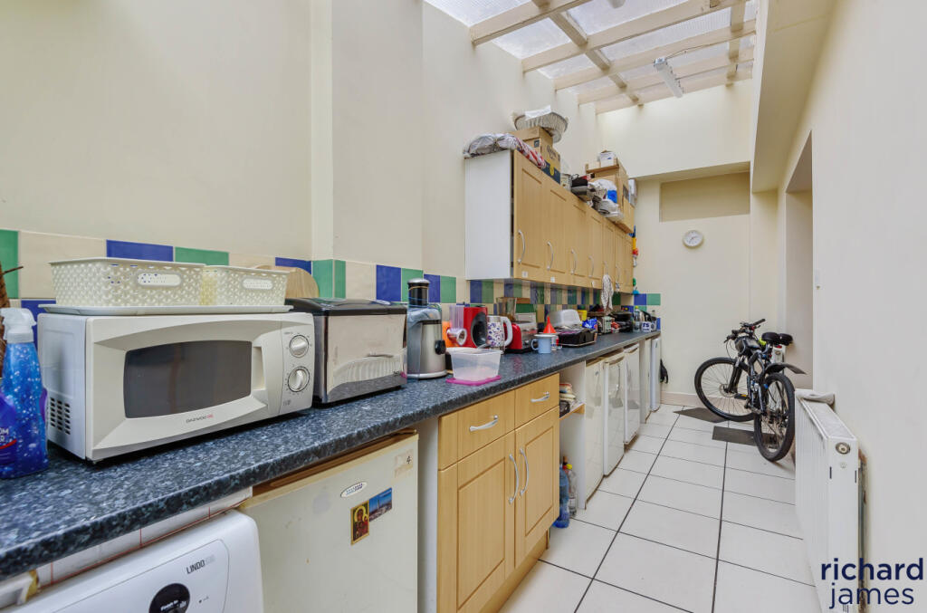 0437b5a6-b661-482...