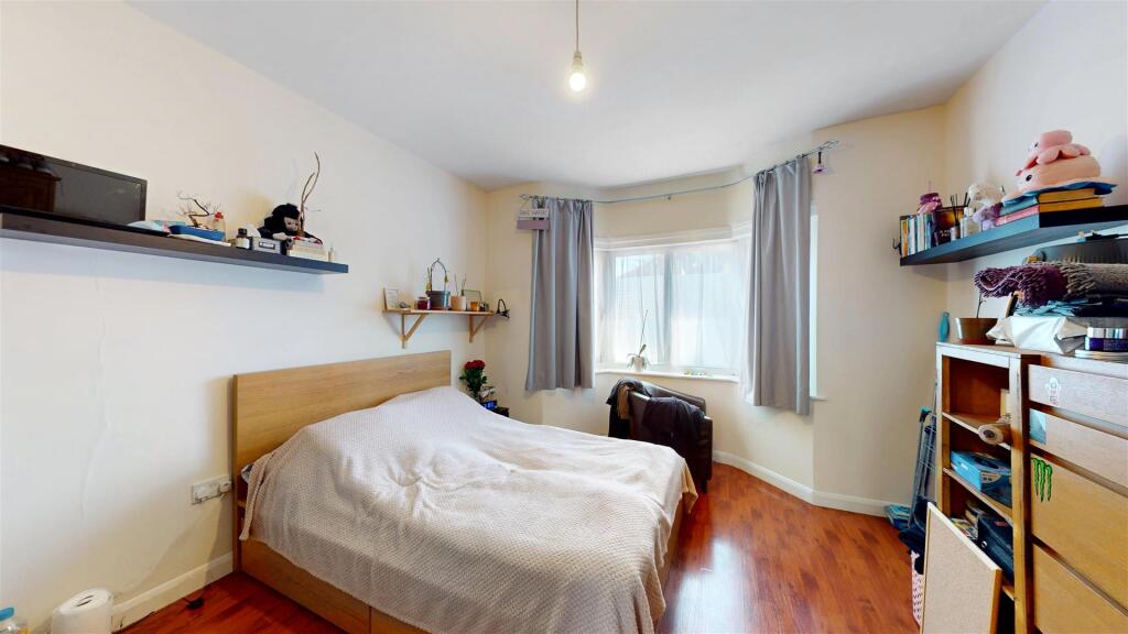 Bedroom 6 (reception 1)