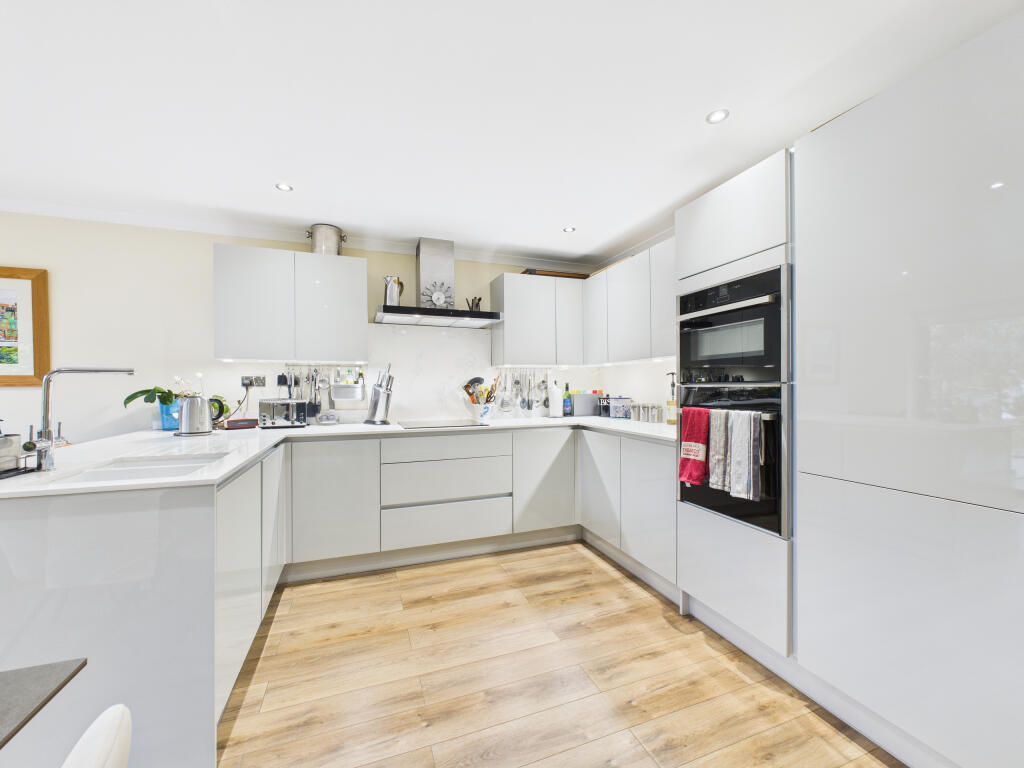 CAM01984G0-PR0529-STILL002