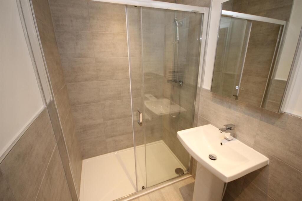 BED 3 ENSUITE