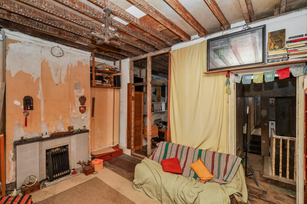 27 Colne Road, Clapton, London, E5 0HR