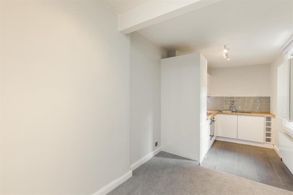 Lettings Hammersmith Hazlitt Road  - Kitchen.jpg