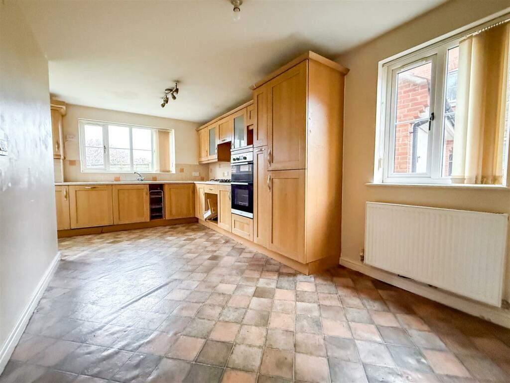 KITCHEN/BREAKFAST ROOM