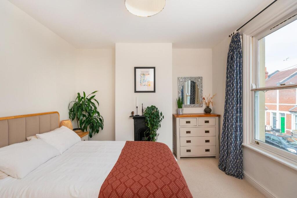 2H0RSW - Bedroom D.jpg