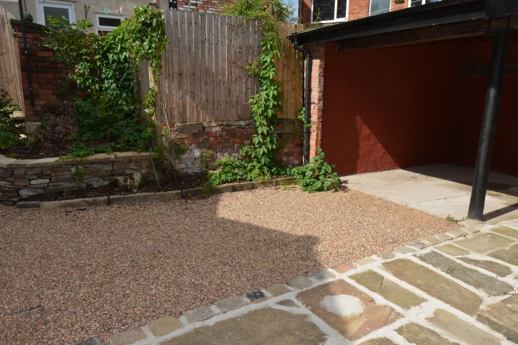 CAR PORT &amp; DRIVEWAY