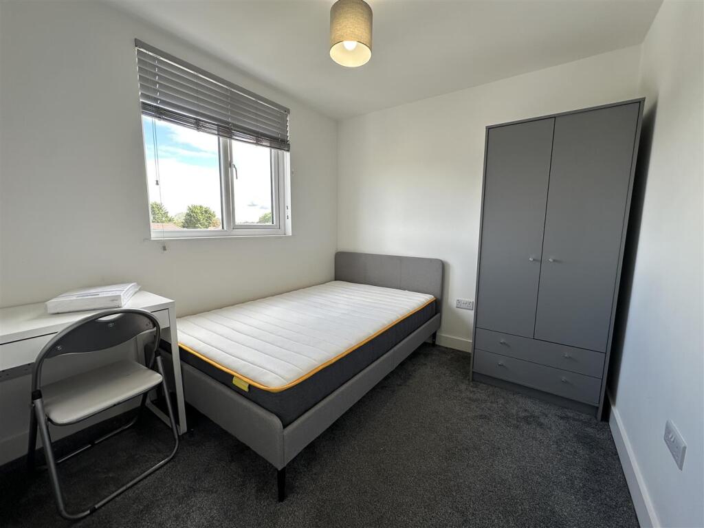 26 Bridgman Grove_Room7.jpeg