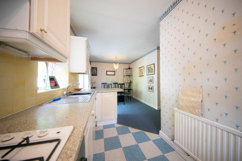 Kitchen &amp; dining area