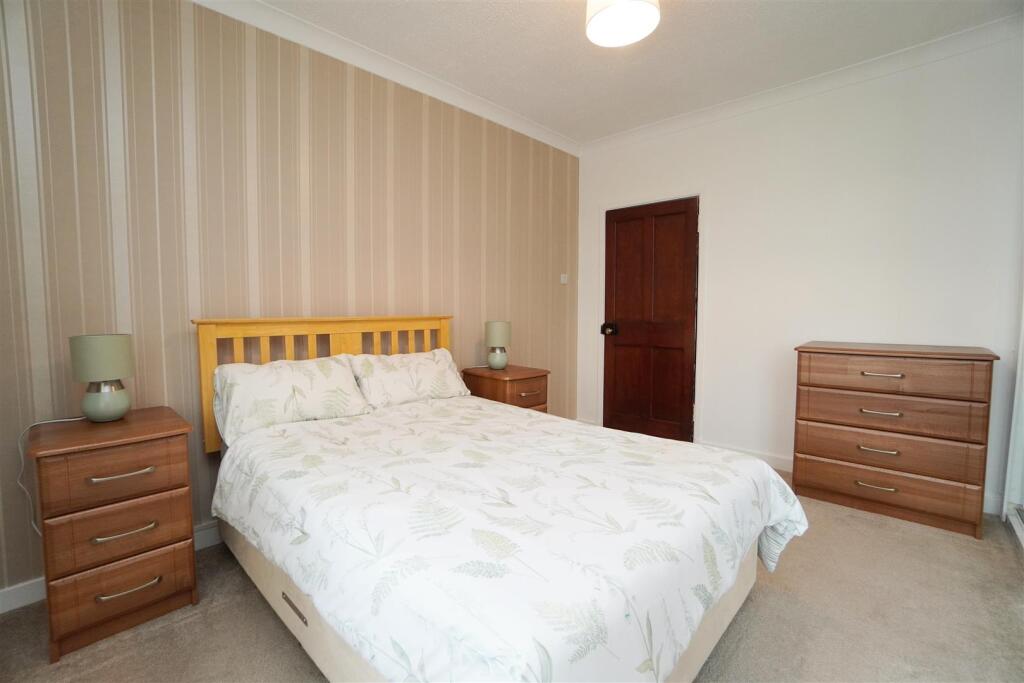 BEDROOM1.jpg