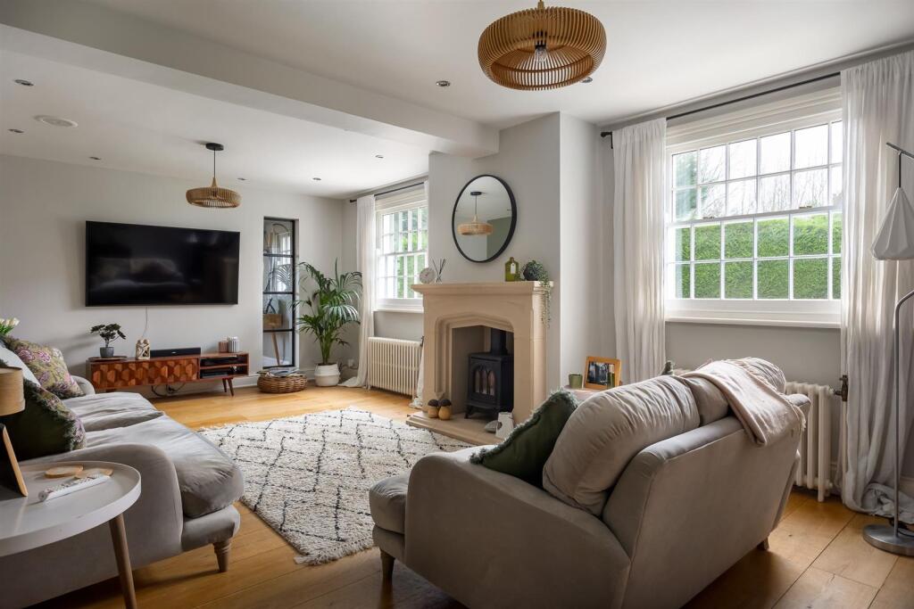 35 - Tynings House - GL51 4XF - Web.jpg