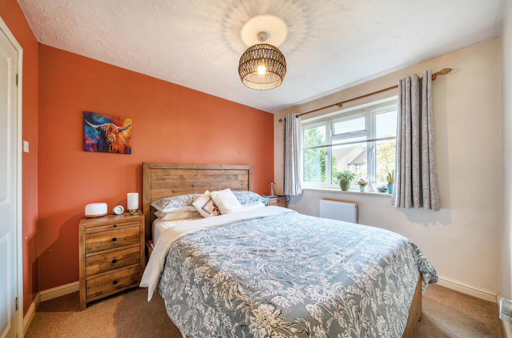 1376434-5-690b228...