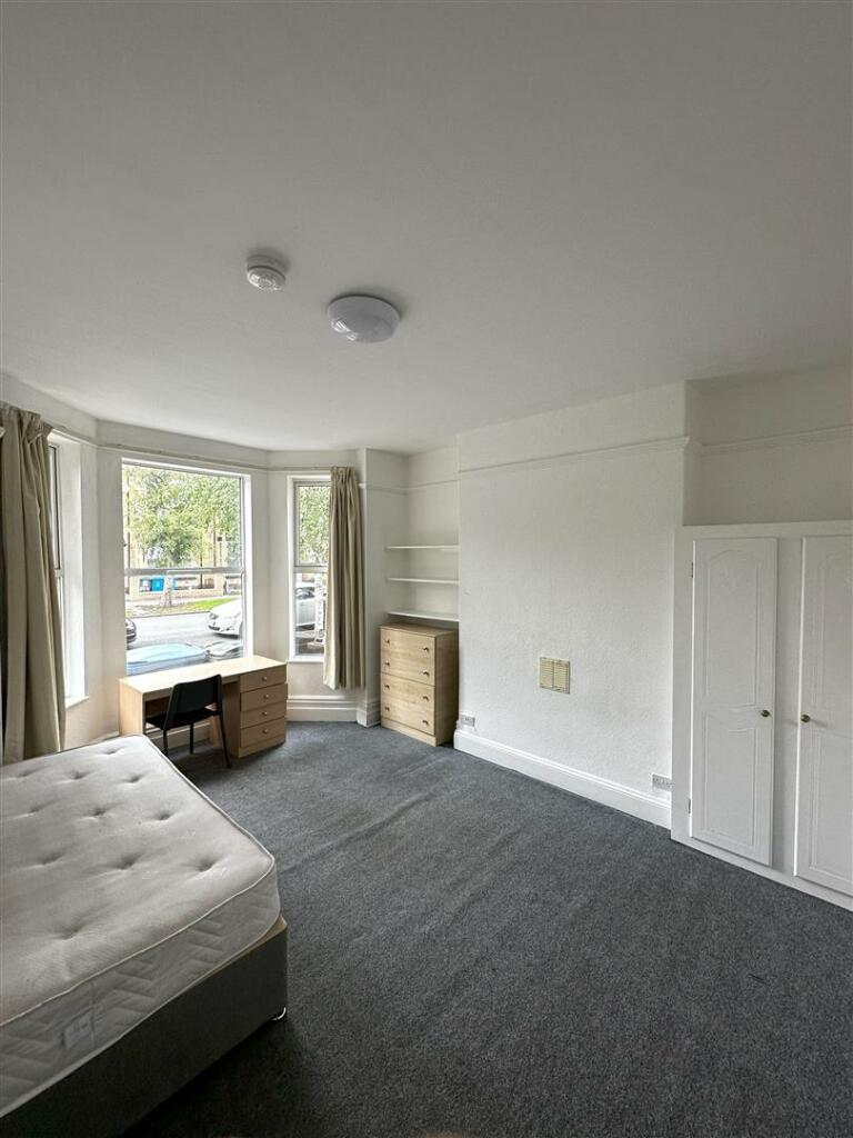 Bedroom 1.jpg