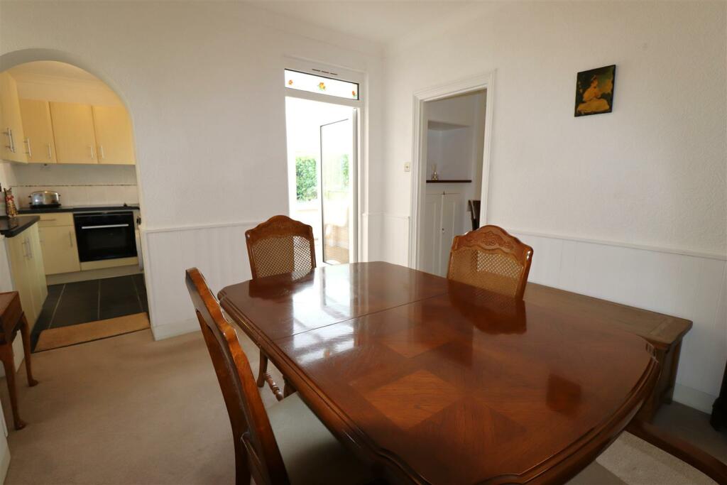 Dining Room (1).JPG