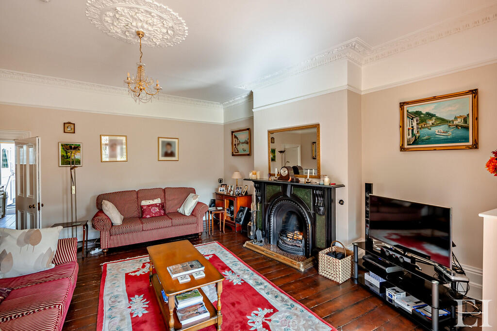 8591206-interiorw...