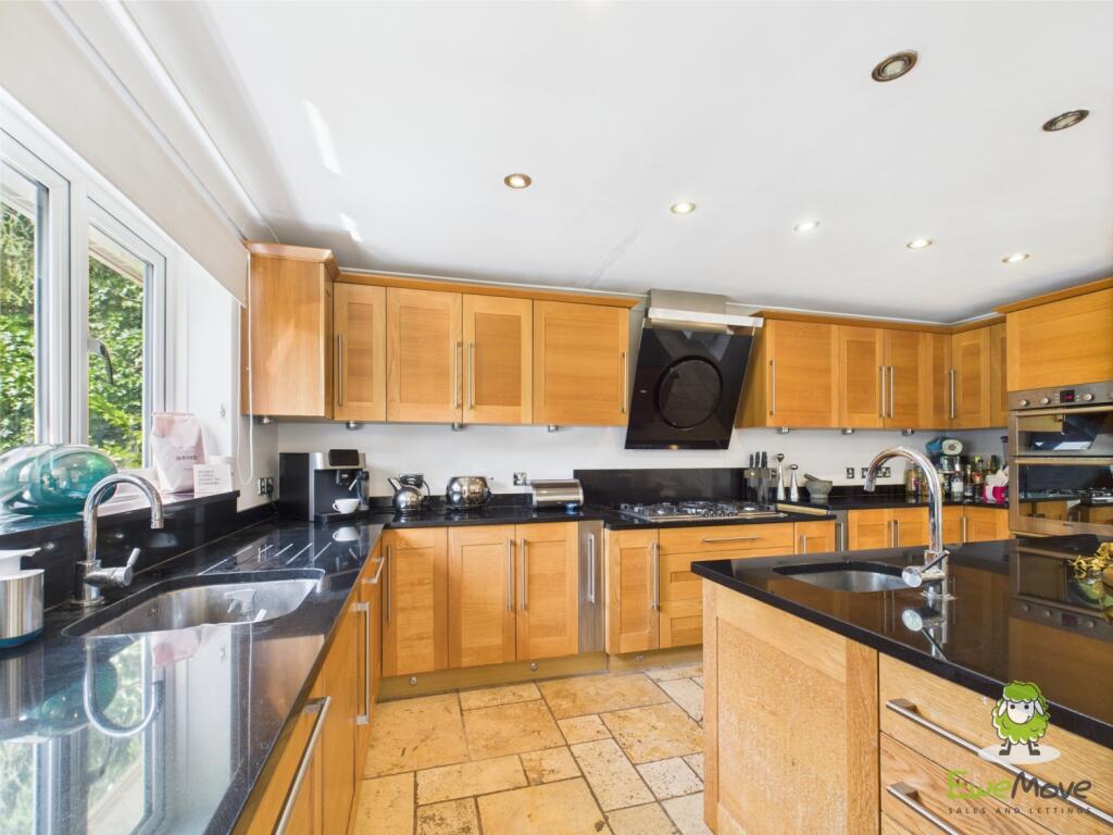 CAM03778G0-PR0239-STILL019