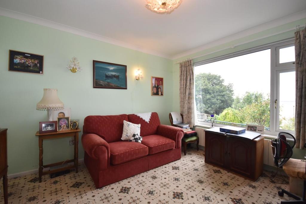BEDROOM 2.JPG
