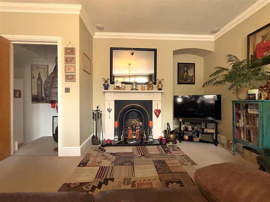 LOUNGE/DINER