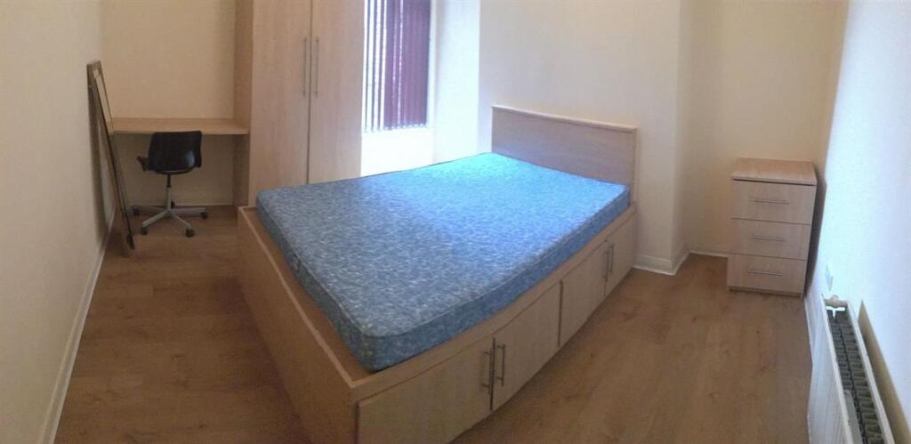 Bright, tidy bedroom with fitted under-bed stor...