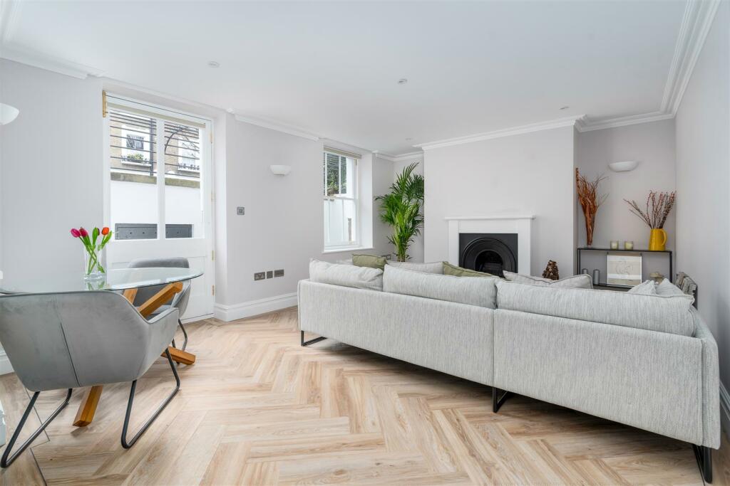 Living Room Photo 1.jpg