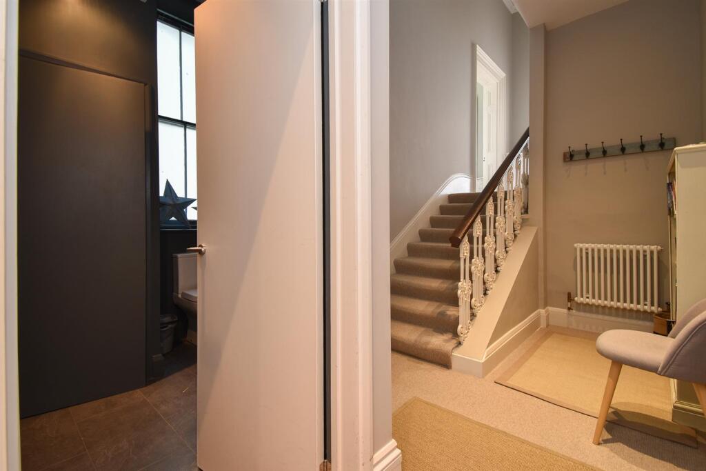 W/C &amp; Hallway