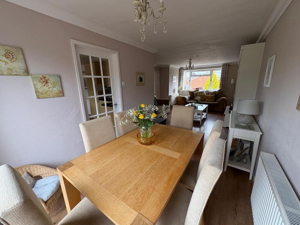 LIVING/DINING ROOM