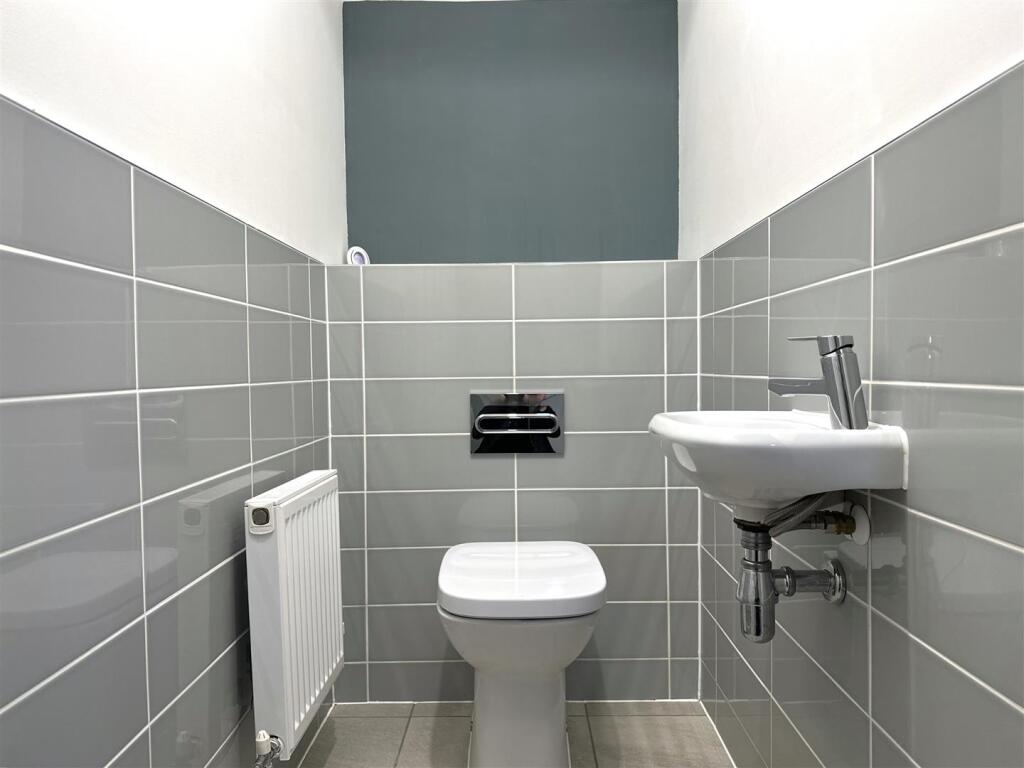 Ground Floor W.C 724