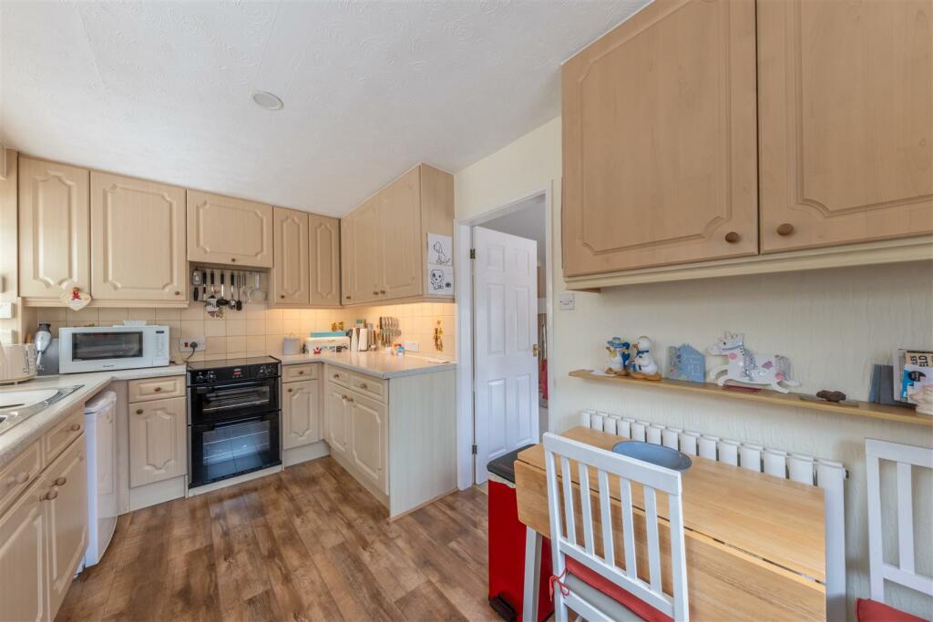95 Ridings Lane-005.jpg