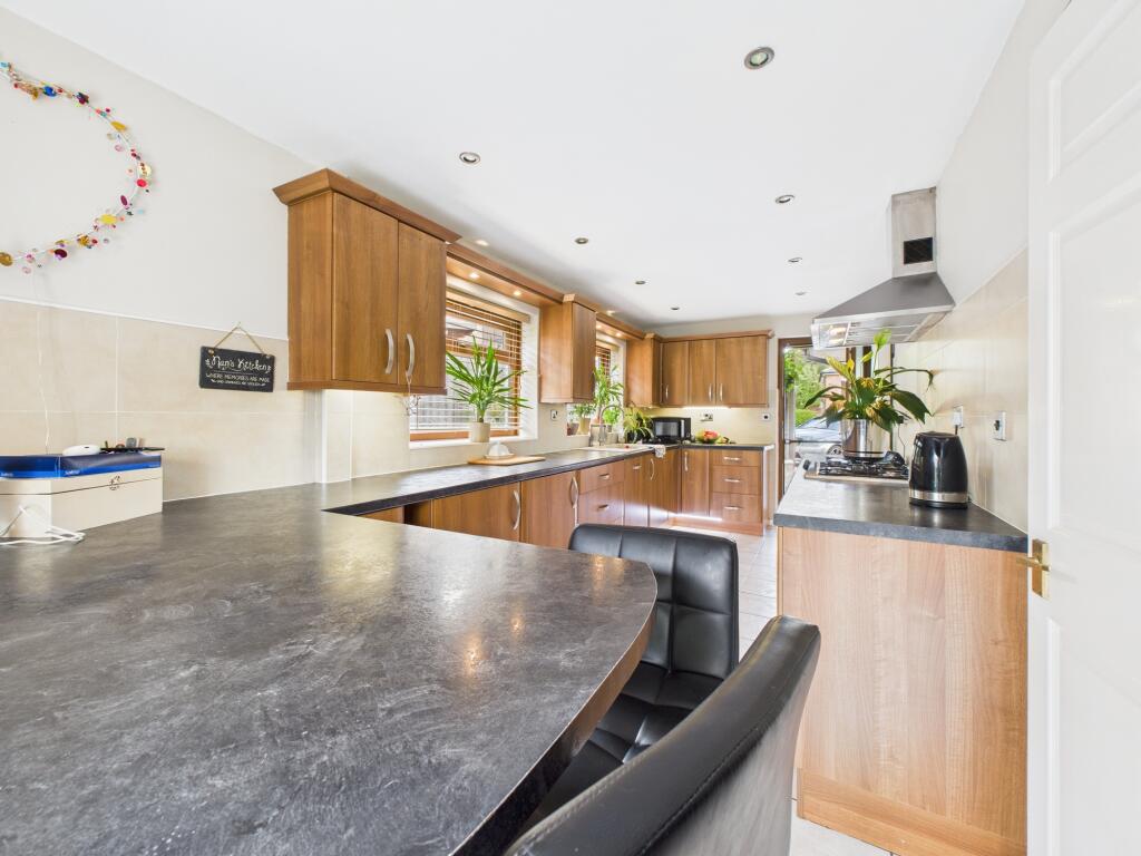 CAM04825G0-PR0179-STILL007