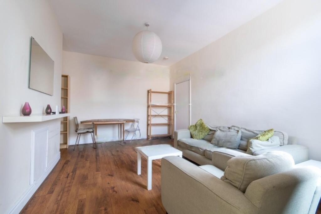 183 Dilston Rd Living 2