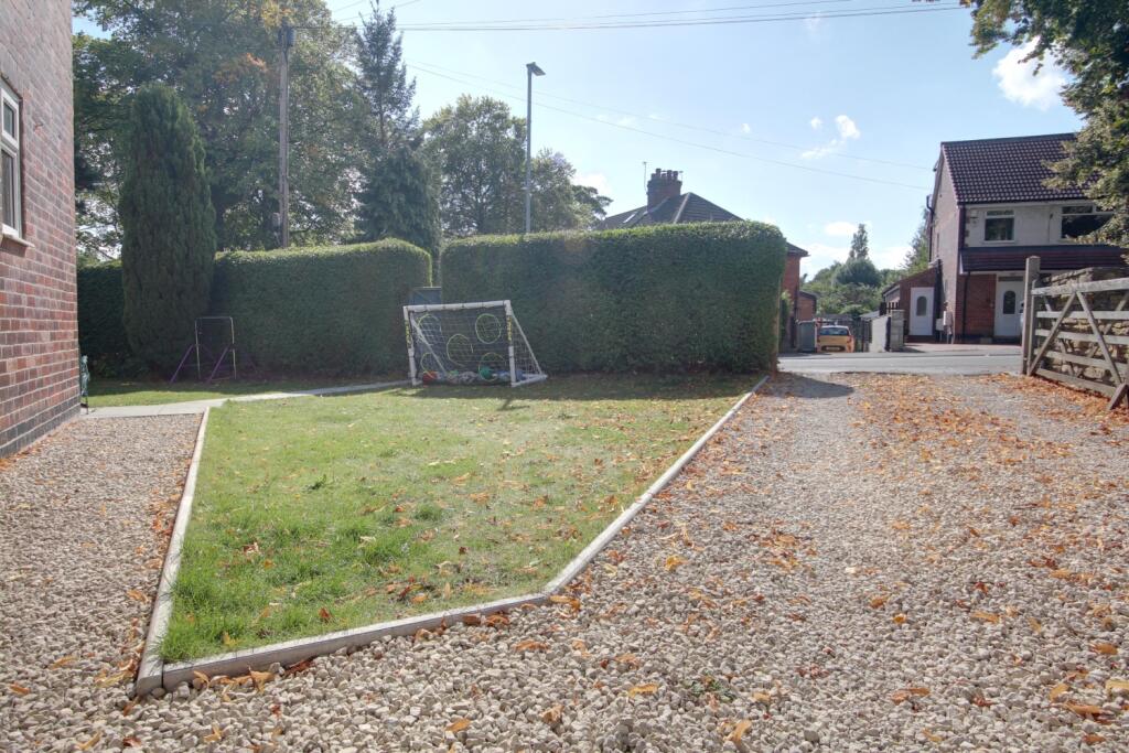 The side garden and driveway