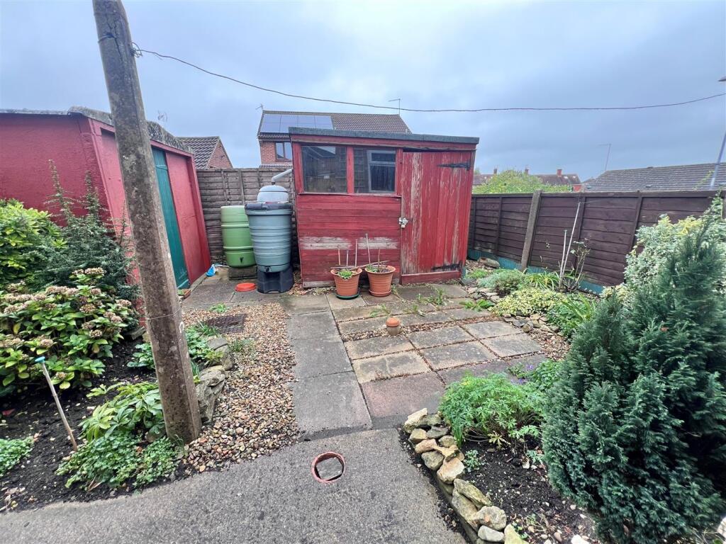 Rear garden 1.jpg