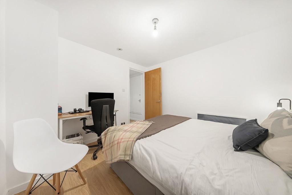 Bedroom (1).jpg