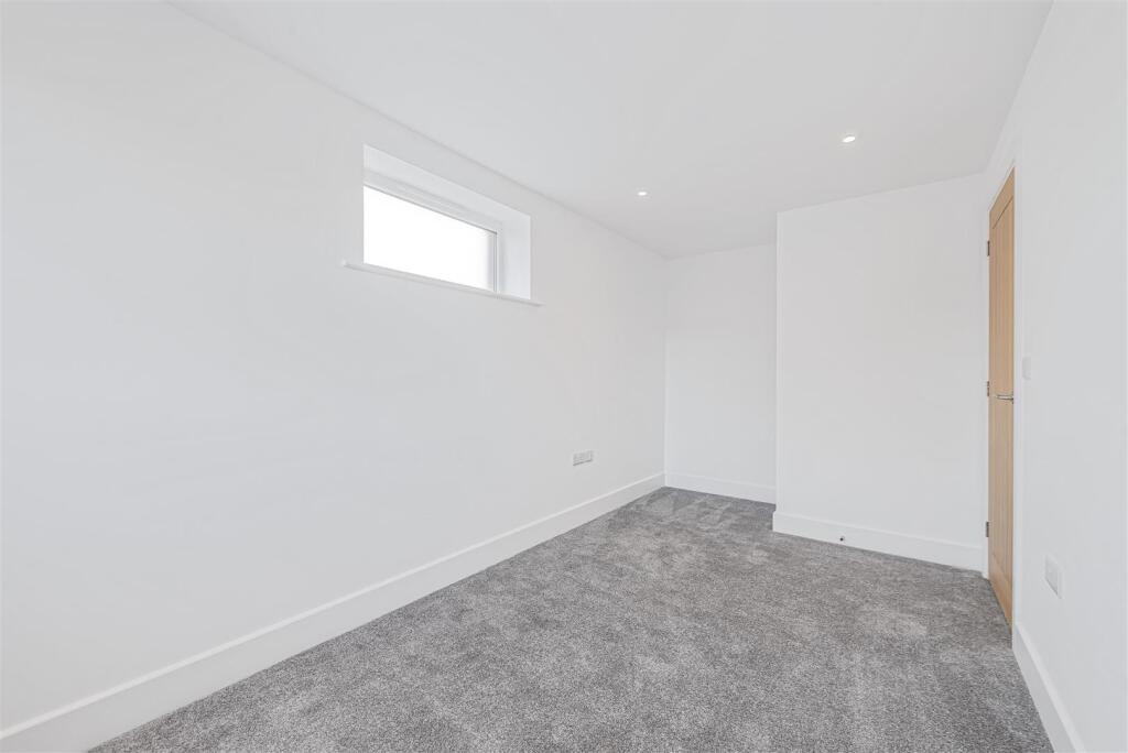 Pavilion Road, Worthing BN14 7EF