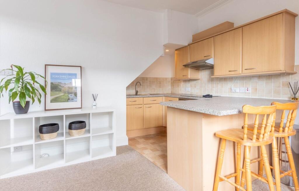 OPEN PLAN LIVING AREA