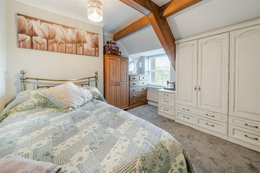 Bedroom 1.jpg