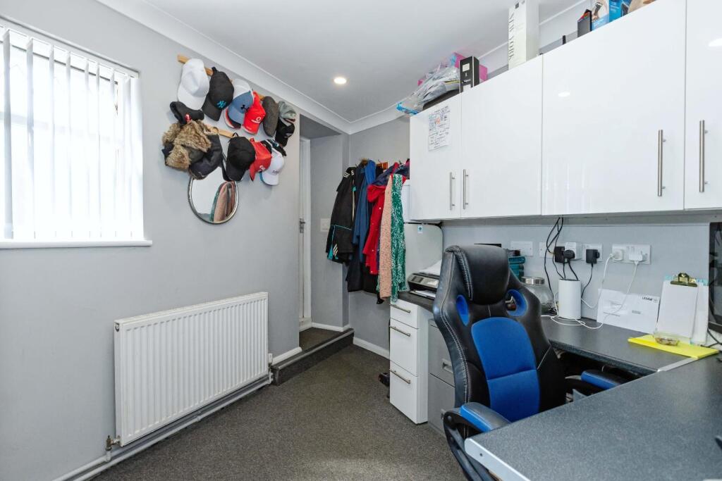 19 Abbots Way_20.JPG
