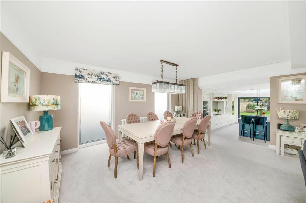 SITTING AREA, DINING AREA, BREAKFAST LOUNGE, AND K