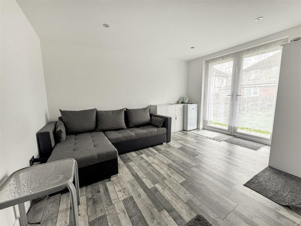 Annexe Lounge.jpeg