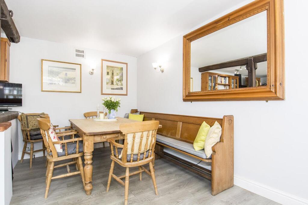 (Dining Area Photo)