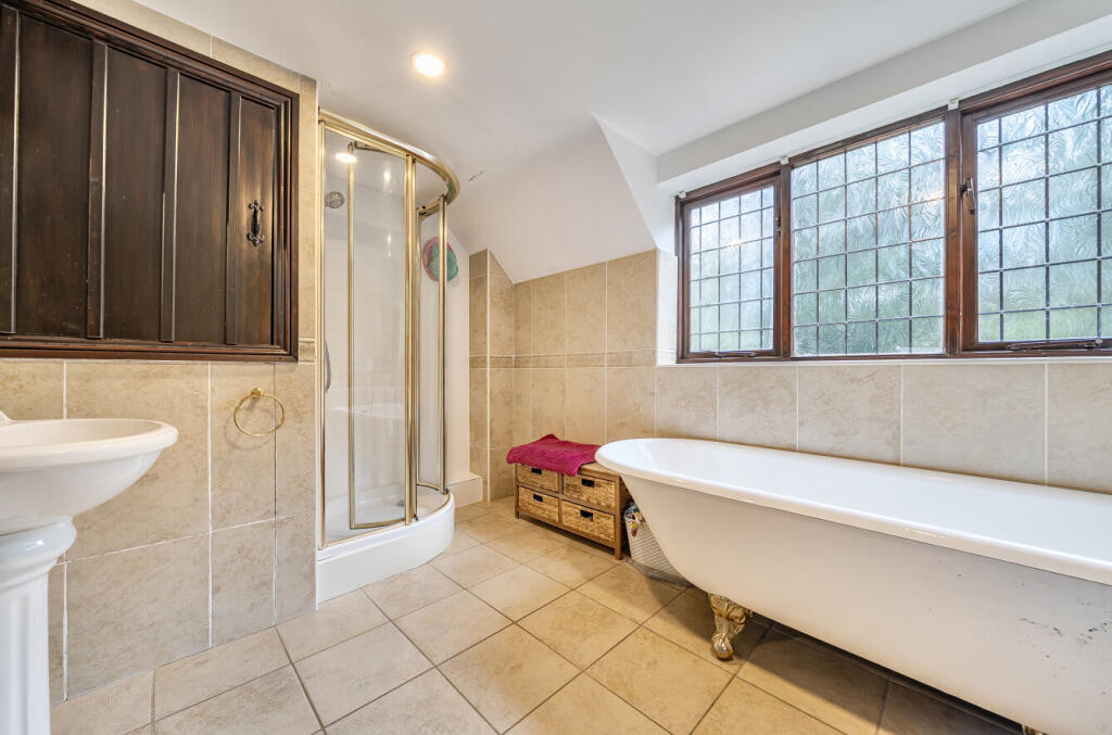 1348458-5-68c2ce1...