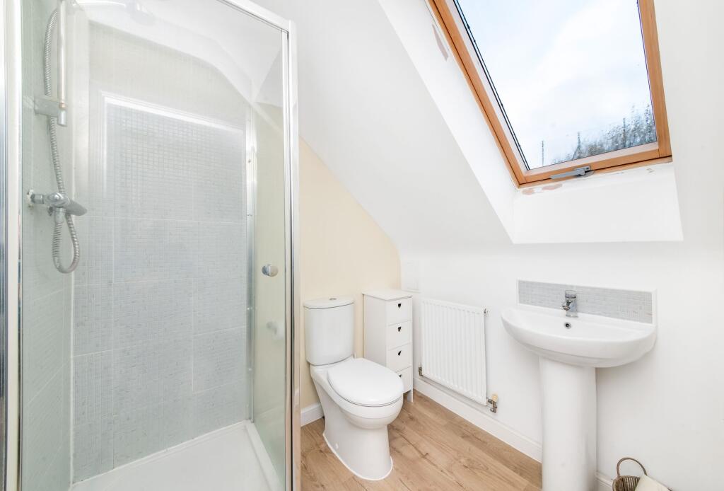 EN-SUITE SHOWER ROOM