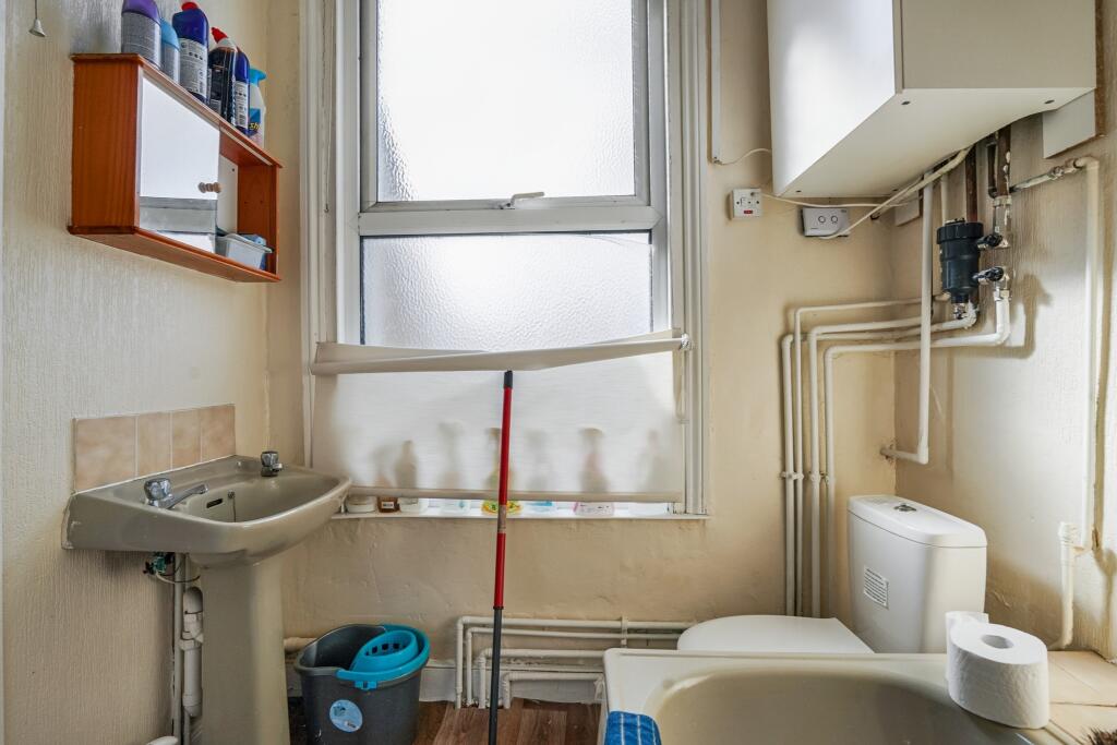 Flat 1, 110 Portland Road, South Norwood London, SE25 4PJ