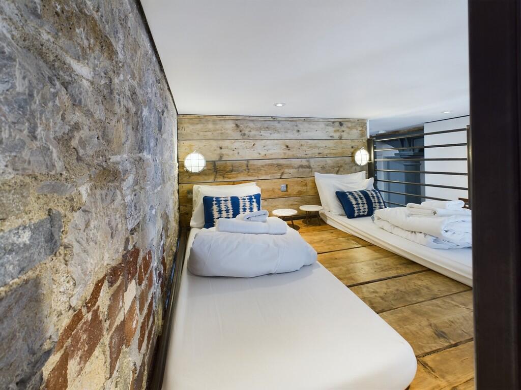 CAM02091G0-PR0172...