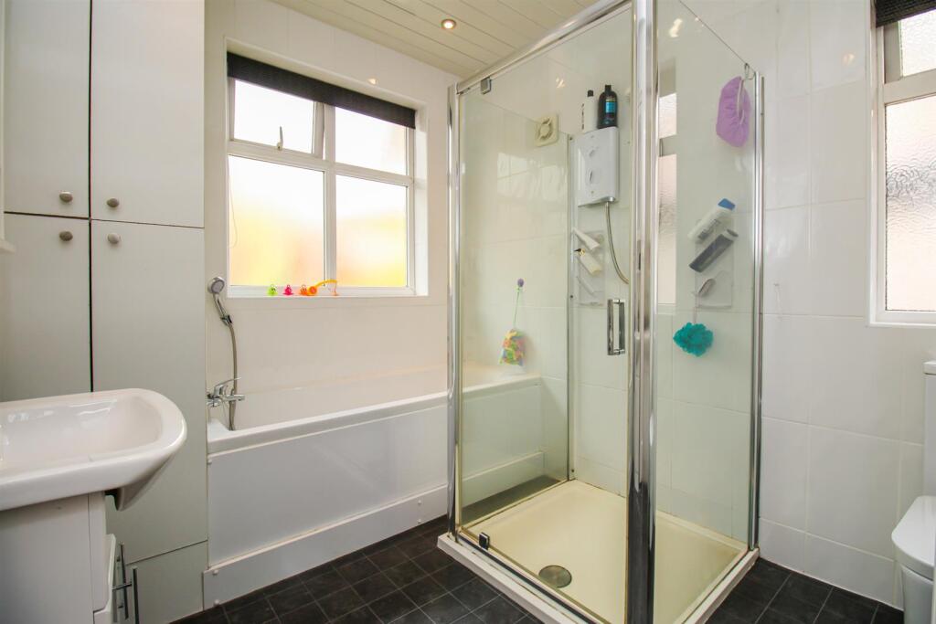BATHROOM/W.C.