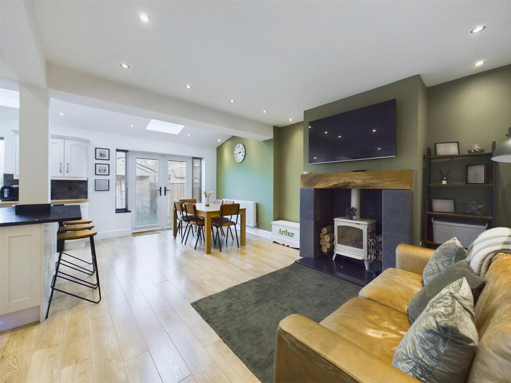 Open plan kitchen/diner: