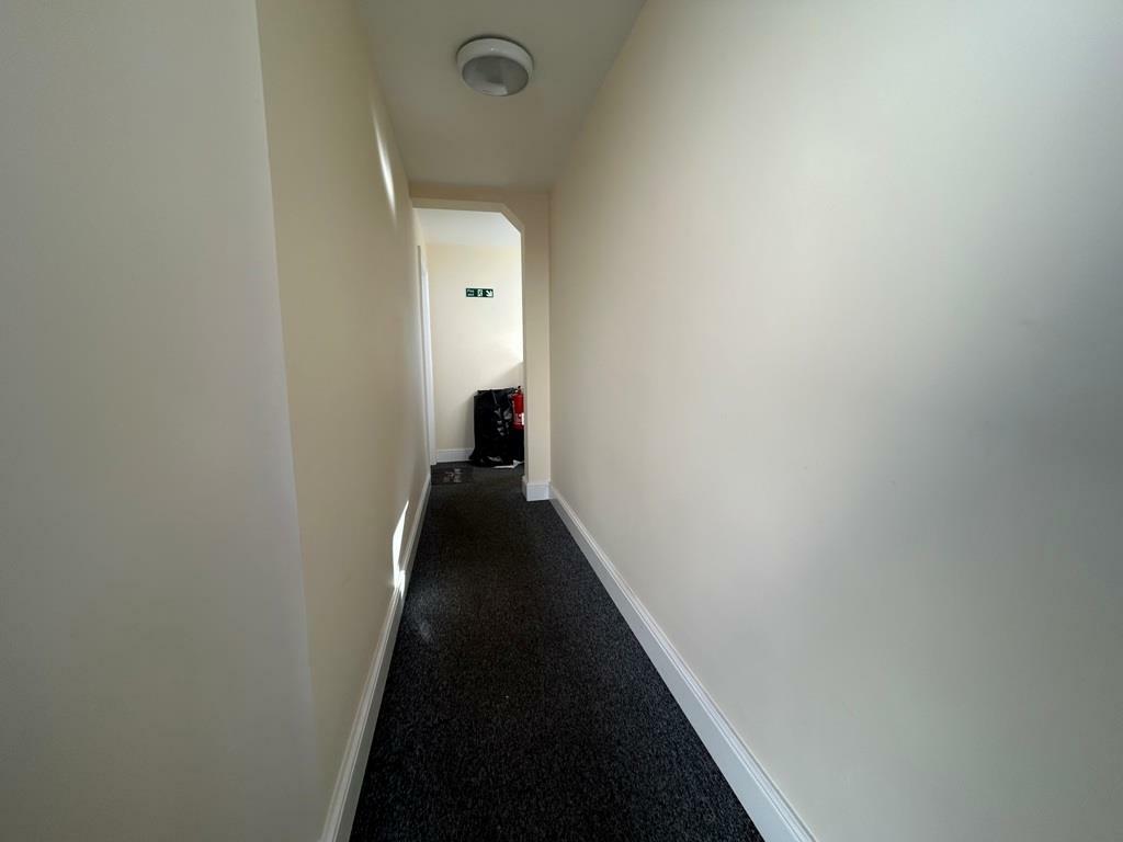 COMMUNAL ENTRANCE HALL